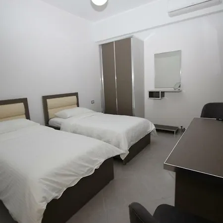 Hotel Aulona 3*