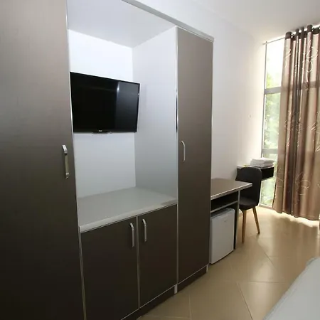 Hotel Aulona 3*