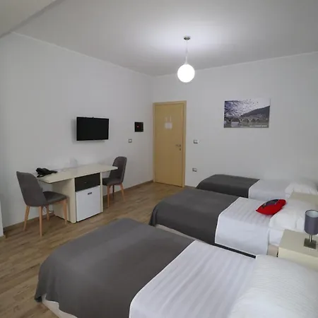 Hotel Aulona 3*